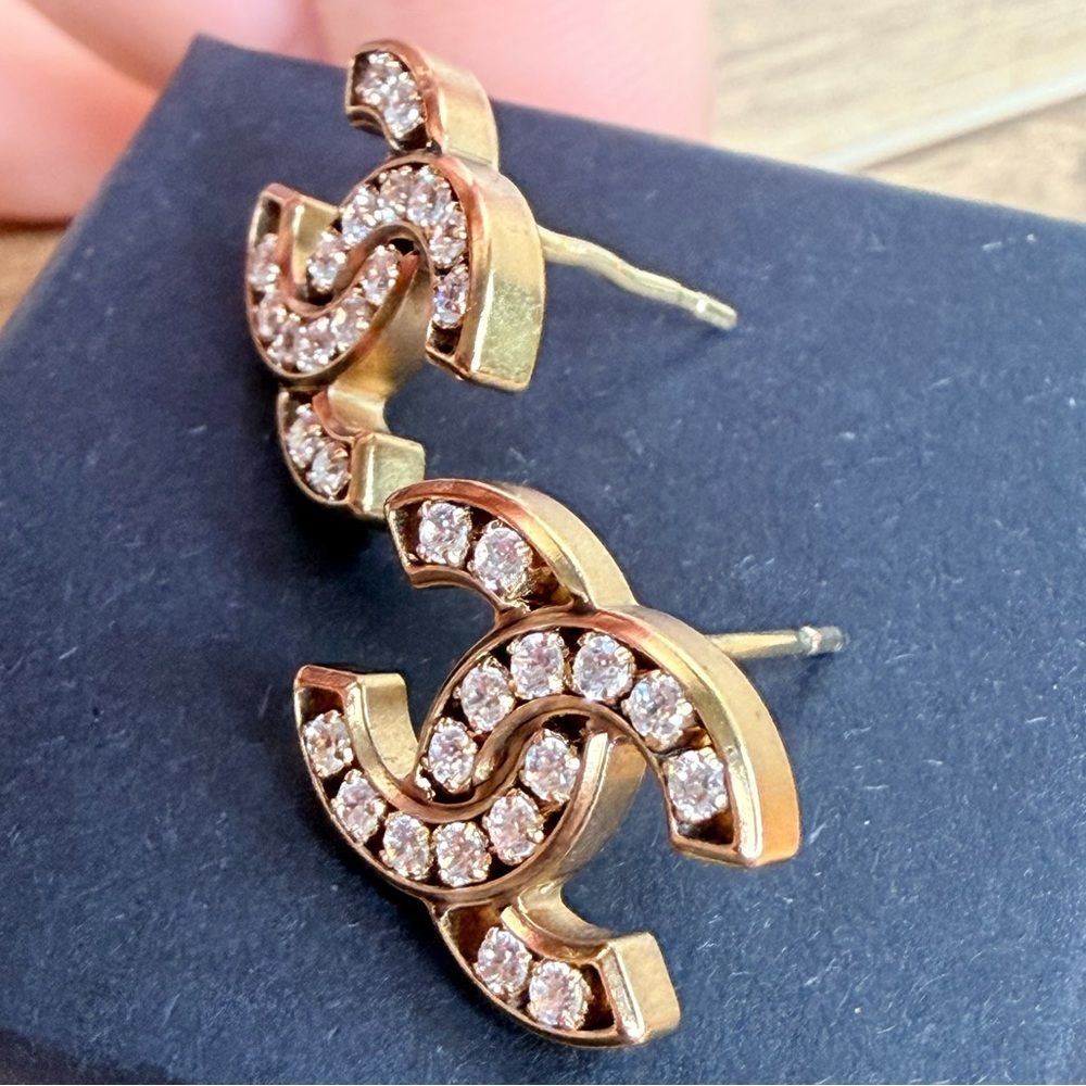Authentic CHANEL CC Studded Earrings 2021 - Picture 6 of 13